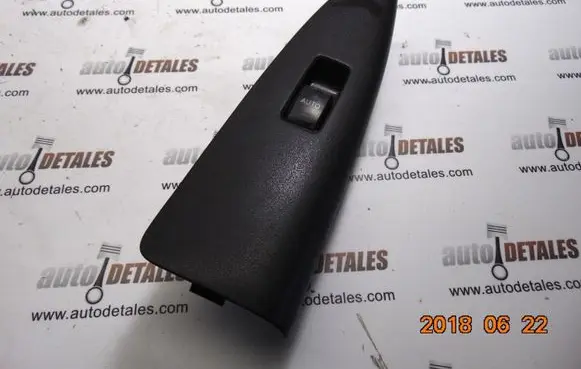 Toyota Corolla Verso E121 Electric window control switch 84030-13030