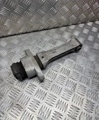 KIA Sportage Engine mount bracket