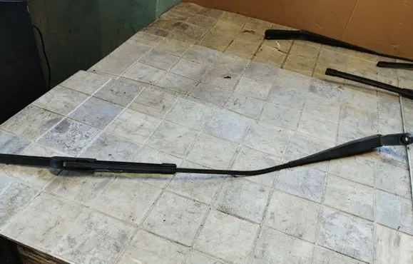Volkswagen Fox Front wiper blade arm 5Z0955410