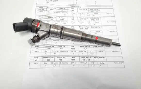 BMW 7 E38 Fuel injector 7785984 0445110041