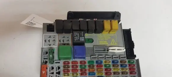 Opel Zafira A Fuse module 24412497 24431677