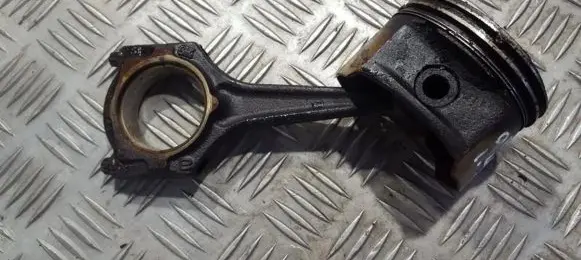 Opel Astra G Piston with connecting rod