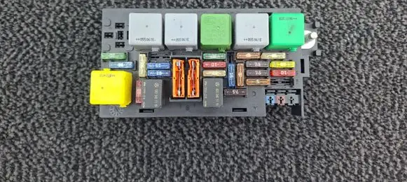 Mercedes-Benz R W251 Fuse module A1645400672