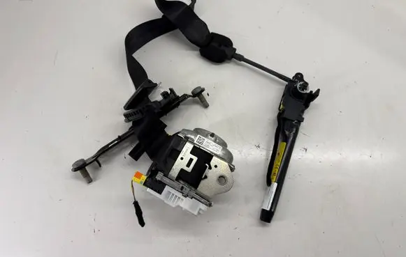 Alfa Romeo Stelvio Front seatbelt 01561366480