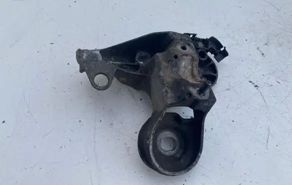 Audi A4 S4 B6 8E 8H Engine mounting bracket 4B0199352B