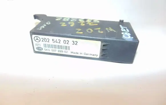 Mercedes-Benz C W202 Light relay A2025420532 A2025420232