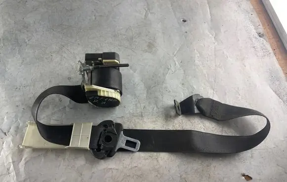 Opel Zafira A Front seatbelt 90560635