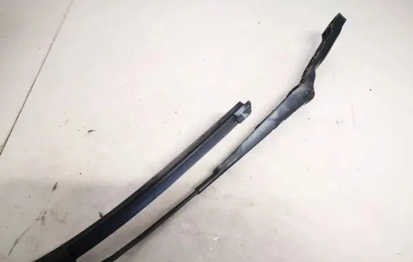 Volkswagen PASSAT B4 Front wiper blade arm 3a1955409a