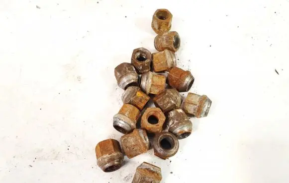 Chrysler PT Cruiser Nuts/bolts 