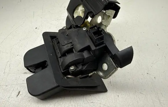 Audi A4 S4 B8 8K Tailgate/trunk/boot lock/catch/latch 8K9827520