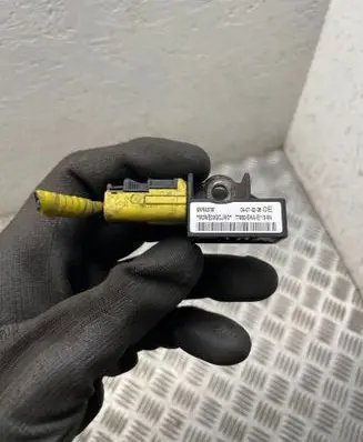 Honda CR-V Airbag deployment crash/impact sensor 5WK43787 03070206