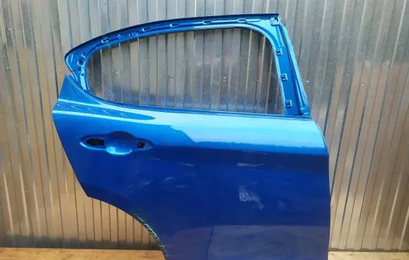 Alfa Romeo Stelvio Rear door