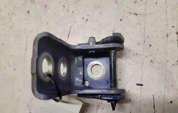Peugeot 208 I Front door lower hinge
