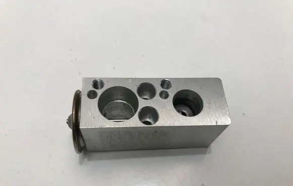 BMW 1 F40 Air conditioning (A/C) expansion valve R02X