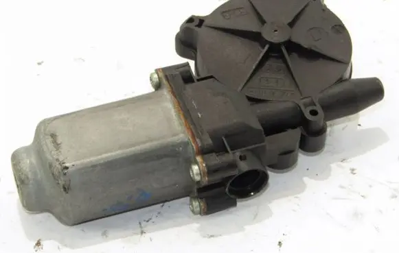 Nissan Almera N16 Front door window regulator motor 