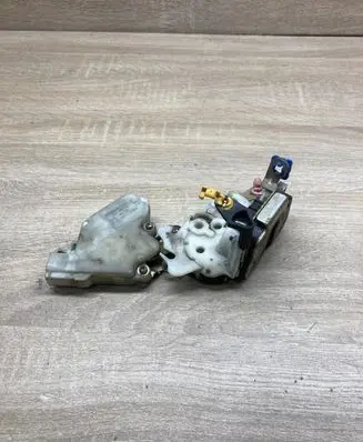 Nissan Almera Tino Front door lock 8055361U66 LEFTSIDE