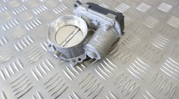 Volkswagen Tiguan Throttle valve 04E133062Q
