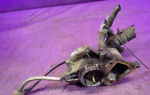 Ford Mondeo Mk III Vacuum pump 