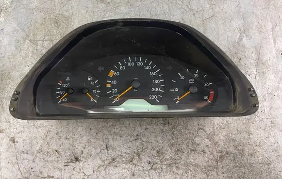 Mercedes-Benz E W210 Speedometer (instrument cluster) 2105401248 110008827