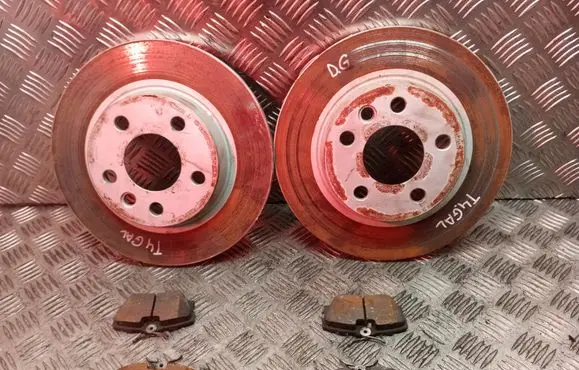 Volkswagen Transporter - Caravelle T4 Rear brake disc