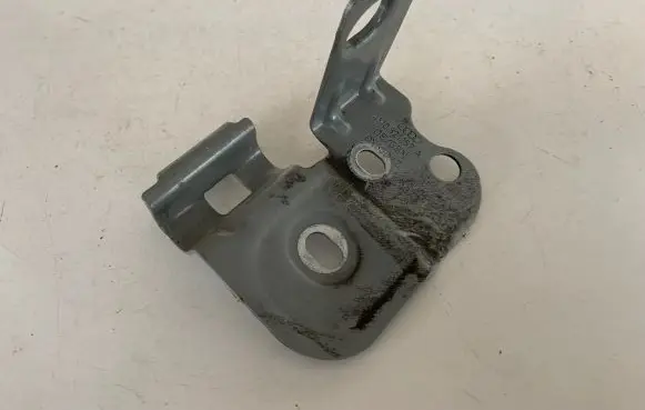 Audi Q7 4M Fender mounting bracket 4M0821167A