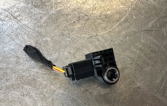 Citroen C4 II Picasso Airbag deployment crash/impact sensor 9800395680