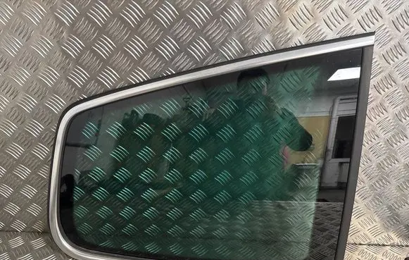 Seat Alhambra (Mk2) Rear side window 43R001595 DOT682M5236AS3 E000231