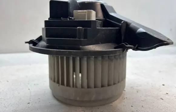 Volvo V70 Heater fan/blower 28417