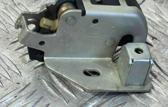 Mercedes-Benz Sprinter W901 W902 W903 W904 Rear door lock A9067401135 A070016 ZGS002