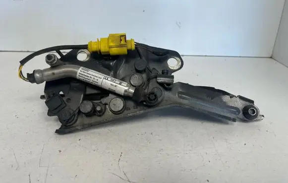 Volkswagen Tiguan Engine bonnet/hood hinges 5NA823823E