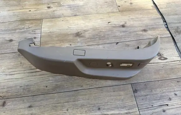 BMW 5 E39 Front door seat control surround trim 8207246A