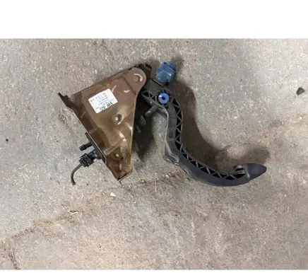 Volkswagen Up Clutch pedal 1S1721059G