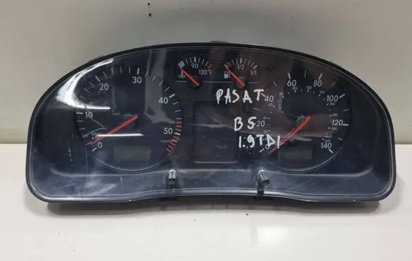 Volkswagen PASSAT B5 Speedometer (instrument cluster) 88311245