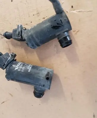 Volvo XC90 Windscreen/windshield washer pump