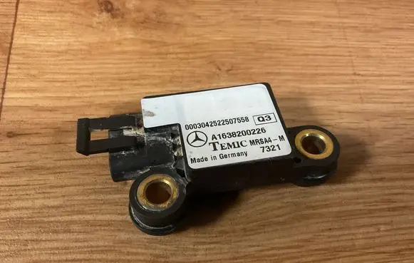 Mercedes-Benz ML W163 Airbag deployment crash/impact sensor A1638200226 0003042522507558