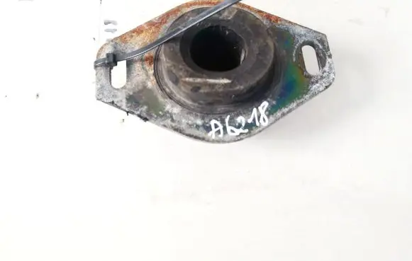 Peugeot 307 Engine mount bracket