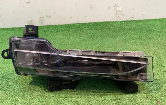 Tesla Model 3 LED Daytime headlight 1077396-00-D