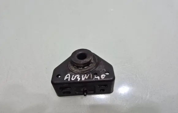 Hyundai Tucson TL Radiator mount bracket 