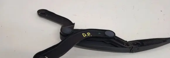 Mercedes-Benz E W211 Front wiper blade arm A2118201244