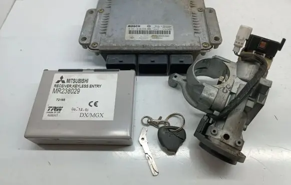 Mitsubishi Space Star Engine control unit/module 0281010438 8200058052 HOM8200066001
