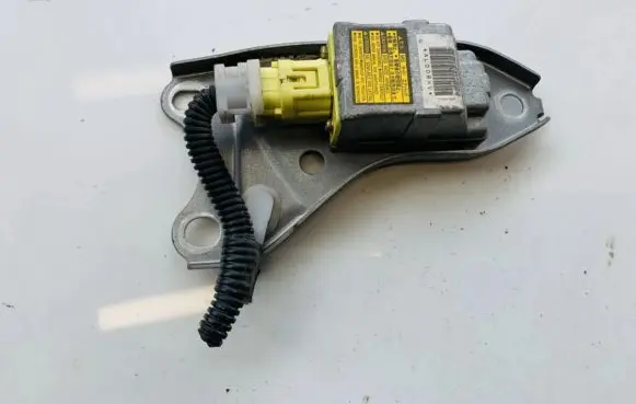 Toyota Avensis Verso Airbag deployment crash/impact sensor 8983044010 89830-44010