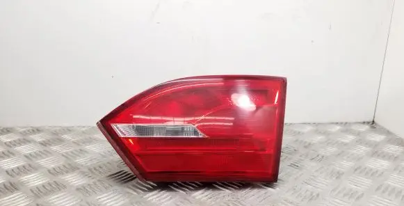 Volkswagen Jetta VI Tailgate rear/tail lights 5C6945260A