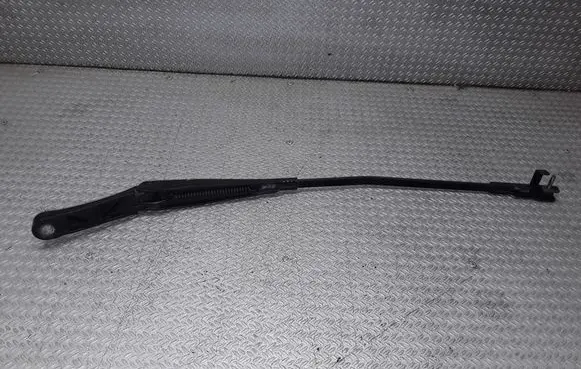 Volkswagen Golf Plus Front wiper blade arm