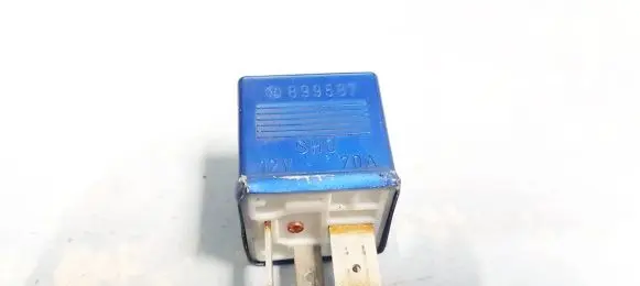 Volkswagen PASSAT B5 Other relay 8a0951253 899587