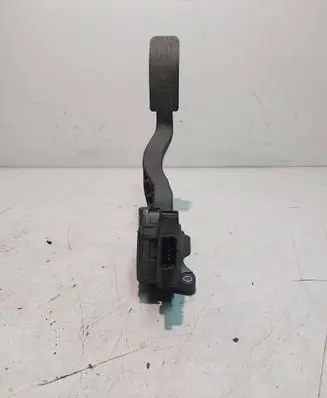 Accelerator throttle pedal