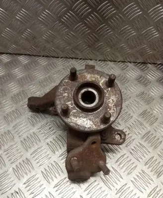 Toyota Corolla E110 Front wheel hub