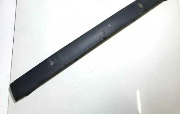 Front bumper splitter molding