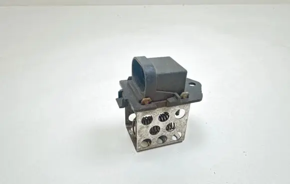 Nissan Qashqai Coolant fan relay 8200045082 0690