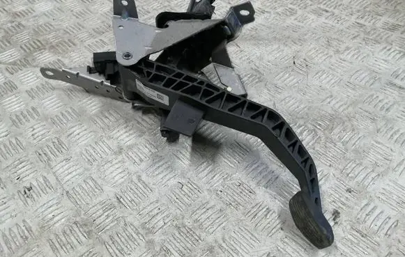Ford Focus Clutch pedal BV617B633GD 11871M04