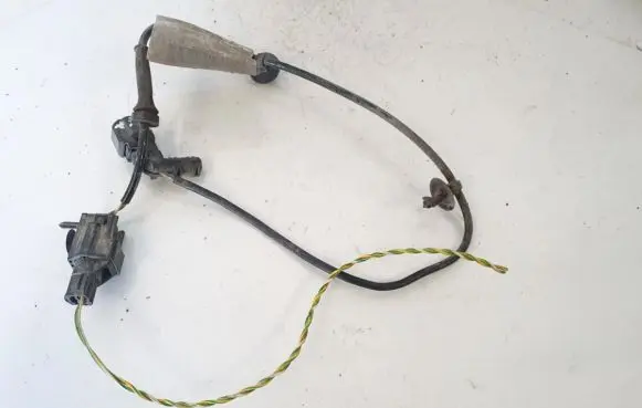 Volkswagen Golf V ABS brake wheel speed sensor e6076001 e-6076-001